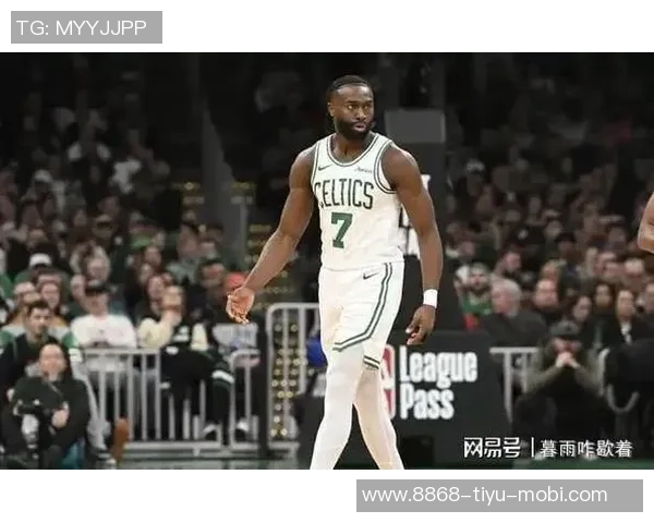 杰伦布朗半场表现出色13投8中贡献18分5助攻正负值高达5